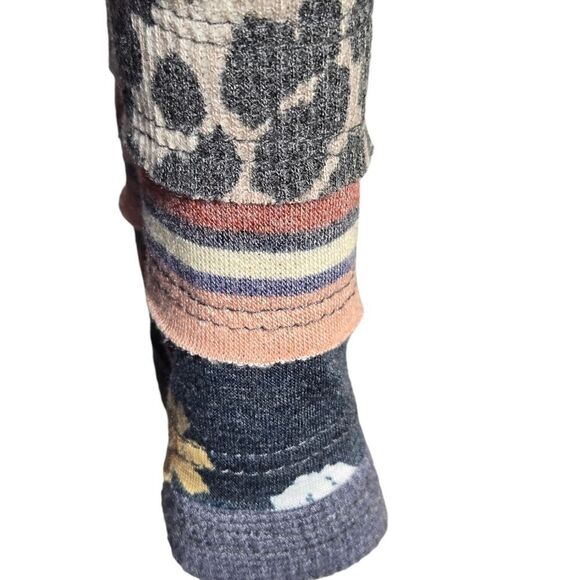 Lovely Melody Gray Waffle Knit Top with Patterned Cuffs - Picture 3 of 8